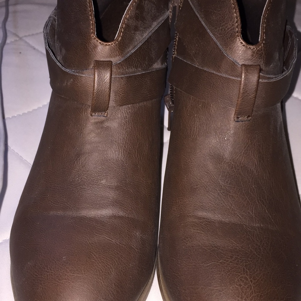 Shoes - Picture 2 of 4